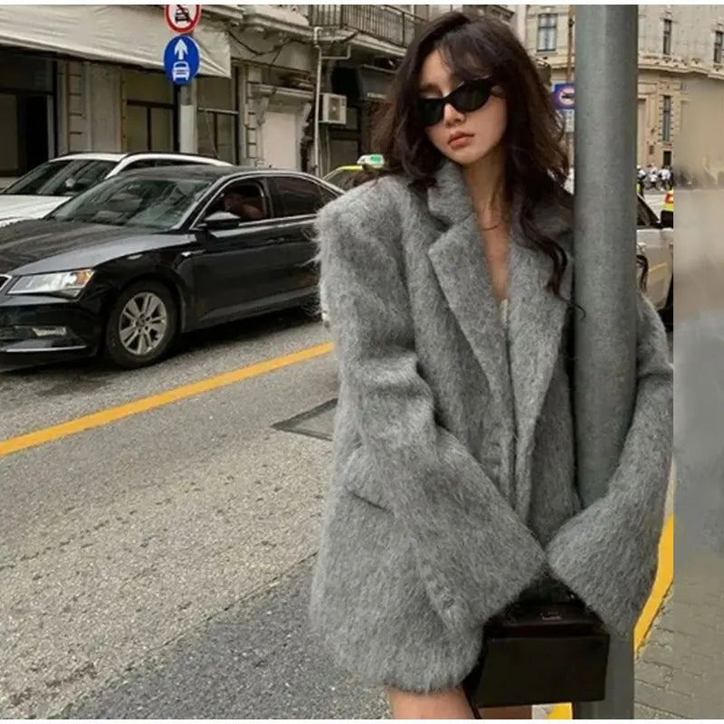 Single-Breasted Lapel Jacket Women's Solid Plush Coat with Double Pockets, Long Sleeves Autumn Elegance for Casual or Office Wear