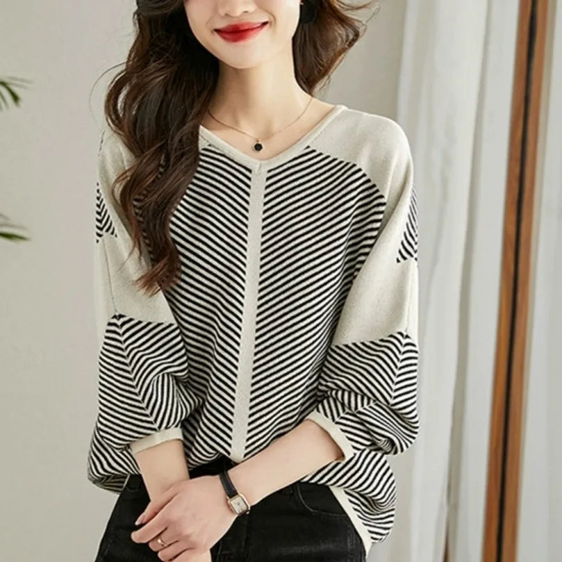 2024 New Spring Striped Tops Women Pullover Long Sleeve V Neck Striped Loose Office Lady Korean Style Print Lively Popularity T-Shirts