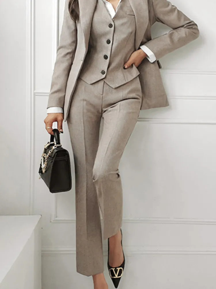 Vintage Korean Style Office Fashion with a 3-Piece Women's Blazer Suit for Chic Business Elegance