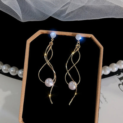 Captivating Boho Gold Earrings: Embrace 2023 Trendy Style with Crystal and Pearl Accents