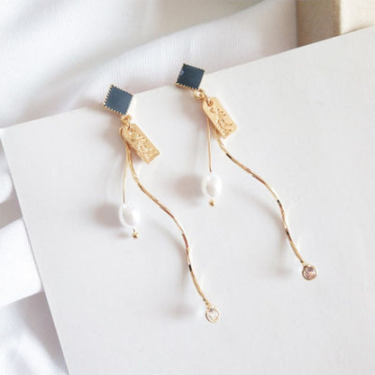 Captivating Boho Gold Earrings: Embrace 2023 Trendy Style with Crystal and Pearl Accents